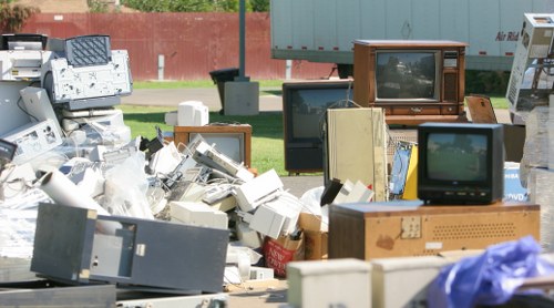 Efficient waste removal by muck away services